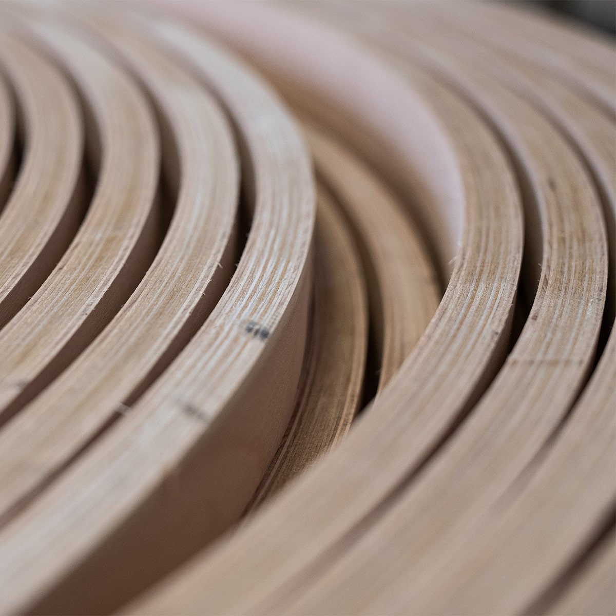 Nahaufnahme vom hochwertig erstellten Formholz von Junghans.
